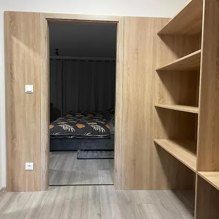 1-room Center